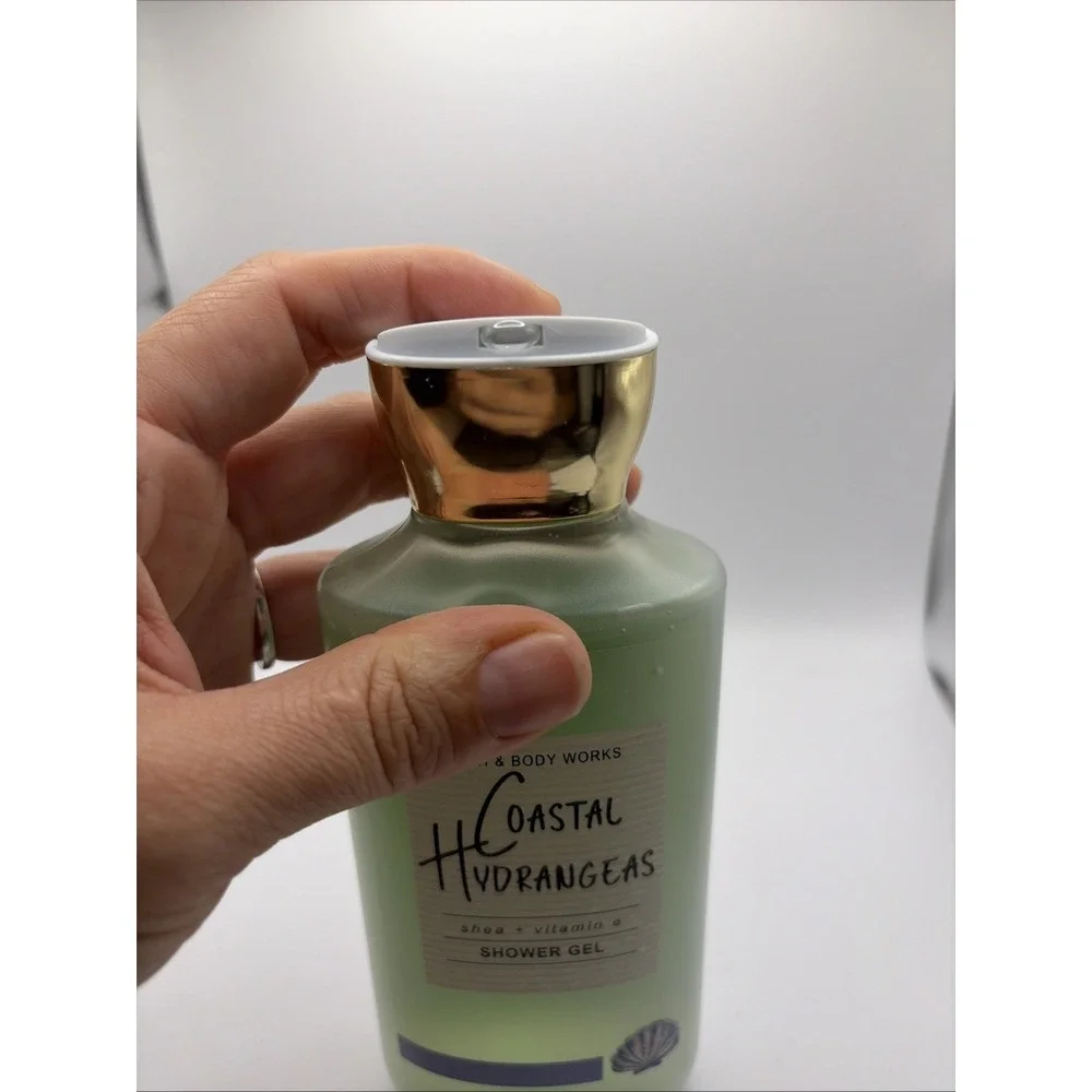 BATH & BODY WORKS COASTAL HYDRANGEAS SHOWER‎ GEL 10 FL OZ